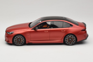 BMW M5 G90 Beach Orange GT Spirit 1:18 GT966 Resina - imagem 3 de 6
