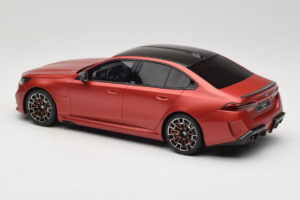 BMW M5 G90 Beach Orange GT Spirit 1:18 GT966 Resina - imagem 5 de 6