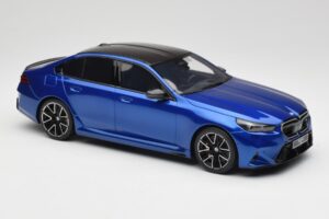 BMW M5 G90 Marina Bay Blue Metallic GT Spirit 1:18 GT507 Resina - imagem 4 de 6