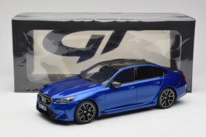 BMW M5 G90 Marina Bay Blue Metallic GT Spirit 1:18 GT507 Resina - imagem 6 de 6
