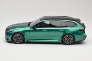 BMW M5 G99 Competition Touring Isle of Man Green GT Spirit 1:18 GT509 Resina - imagem 3 de 6