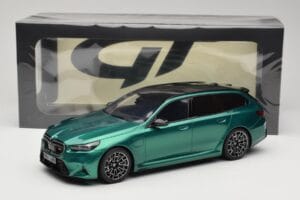 BMW M5 G99 Competition Touring Isle of Man Green GT Spirit 1:18 GT509 Resina - imagem 6 de 6