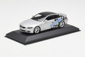 BMW M6 E63 IAA Frankfurt Prata Minichamps 1:43 M6001 Metal - imagem 2 de 4