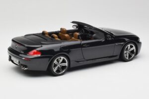 BMW M6 E64 Cabriolet Sapphire Black Kyosho 1:18 80430417424 Metal - imagem 4 de 9
