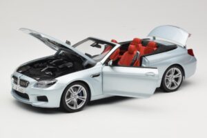 BMW M6 F12 Cabriolet Silverstone Silver Paragon 1:18 8043225656 Metal - imagem 2 de 8
