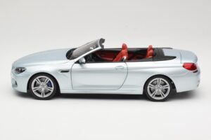 BMW M6 F12 Cabriolet Silverstone Silver Paragon 1:18 8043225656 Metal - imagem 4 de 8
