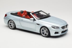 BMW M6 F12 Cabriolet Silverstone Silver Paragon 1:18 8043225656 Metal - imagem 6 de 8