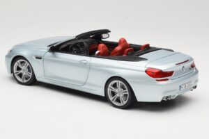 BMW M6 F12 Cabriolet Silverstone Silver Paragon 1:18 8043225656 Metal - imagem 7 de 8