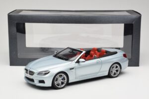 BMW M6 F12 Cabriolet Silverstone Silver Paragon 1:18 8043225656 Metal - imagem 8 de 8