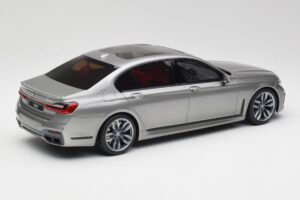BMW M760i G12 V12 Final Edition Cinzento GT Spirit 1:18 GT478 Resina - imagem 2 de 6