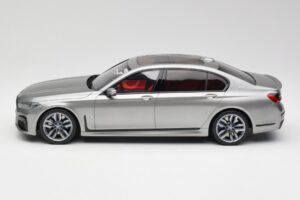 BMW M760i G12 V12 Final Edition Cinzento GT Spirit 1:18 GT478 Resina - imagem 3 de 6