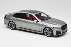 BMW M760i G12 V12 Final Edition Cinzento GT Spirit 1:18 GT478 Resina - imagem 4 de 6
