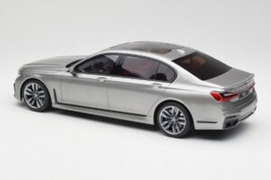 BMW M760i G12 V12 Final Edition Cinzento GT Spirit 1:18 GT478 Resina - imagem 5 de 6