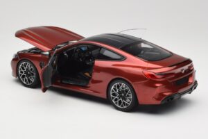 BMW M8 F91 Convertible Storm Bay Metallic Minichamps 1:18 110029020 Metal - imagem 5 de 8