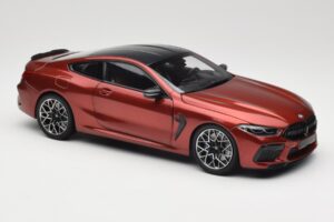 BMW M8 F91 Convertible Storm Bay Metallic Minichamps 1:18 110029020 Metal - imagem 6 de 8
