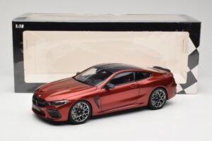 BMW M8 F91 Convertible Storm Bay Metallic Minichamps 1:18 110029020 Metal - imagem 8 de 8