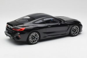 BMW M8 F92 Preto Safira Minichamps 1:18 110029021 Metal - imagem 3 de 8