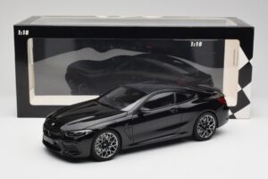 BMW M8 F92 Preto Safira Minichamps 1:18 110029021 Metal - imagem 8 de 8