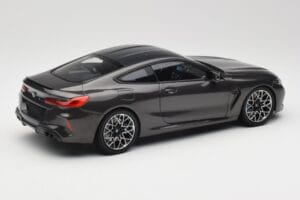 BMW M8 F92 Grey Metallic Minichamps 1:18 110029022 Metal - imagem 3 de 8