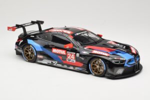 BMW M8 GTE RLL Racing #24 J. Krohn / J. Edwards Class Winners 24 Hours of Daytona 2020 Minichamps 1:18 155202924 Metal - imagem 4 de 6
