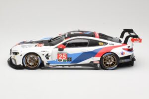 BMW M8 GTE Team RLL C. De Phillippi / B. Auberlen 2nd in Class 12 Hours of Sebring 2018 Minichamps 1:18 155182925 Metal - imagem 3 de 6