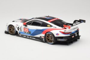 BMW M8 GTE Team RLL C. De Phillippi / B. Auberlen 2nd in Class 12 Hours of Sebring 2018 Minichamps 1:18 155182925 Metal - imagem 5 de 6