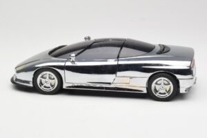 BMW Nazca M12 Chrome Silver Revell 1:18 08916 Metal - imagem 4 de 8