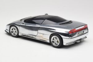 BMW Nazca M12 Chrome Silver Revell 1:18 08916 Metal - imagem 7 de 8