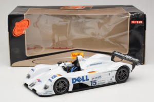 BMW V12 LMR #15 Y. Dalmas / J. Winkelhock / P. Martini 24 Hours of Le Mans Winner 1999 Maisto 1:18 56062 Metal - imagem 8 de 8
