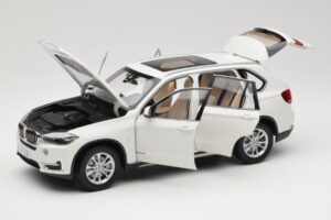 BMW X5 E70 Alpine White Paragon 1:18 PA-97073 Metal - imagem 2 de 8