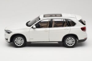 BMW X5 E70 Alpine White Paragon 1:18 PA-97073 Metal - imagem 4 de 8