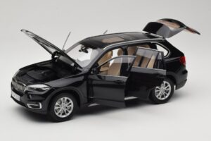 BMW X5 E70 Sapphire Black Paragon 1:18 PA-97071 Metal - imagem 2 de 8