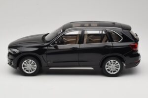 BMW X5 E70 Sapphire Black Paragon 1:18 PA-97071 Metal - imagem 4 de 8