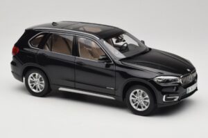 BMW X5 E70 Sapphire Black Paragon 1:18 PA-97071 Metal - imagem 6 de 8