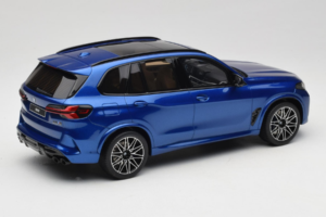BMW X5 M F95 Competition Marina Bay Blue Metallic GT Spirit 1:18 GT967 Resina - imagem 2 de 6