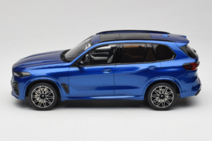 BMW X5 M F95 Competition Marina Bay Blue Metallic GT Spirit 1:18 GT967 Resina - imagem 3 de 6