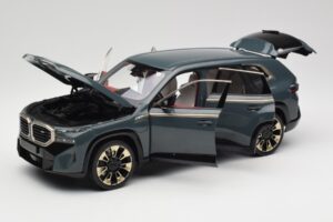 BMW XM G09 Isle of Man Green Minichamps 1:18 110023300 Metal - imagem 2 de 8