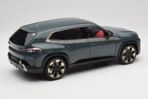 BMW XM G09 Isle of Man Green Minichamps 1:18 110023300 Metal - imagem 3 de 8