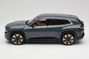 BMW XM G09 Isle of Man Green Minichamps 1:18 110023300 Metal - imagem 4 de 8