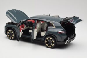 BMW XM G09 Isle of Man Green Minichamps 1:18 110023300 Metal - imagem 5 de 8