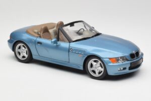 BMW Z3 E36/7 James Bond Goldeneye Azul Metálico UT Models 1:18 180024336 Metal - imagem 6 de 8