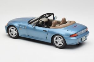 BMW Z3 E36/7 James Bond Goldeneye Azul Metálico UT Models 1:18 180024336 Metal - imagem 7 de 8