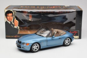 BMW Z3 E36/7 James Bond Goldeneye Azul Metálico UT Models 1:18 180024336 Metal - imagem 8 de 8