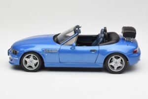 BMW Z3 M Roadster Com Porta-Bagagens Azul Metálico UT Models 1:18 20416 Metal - imagem 4 de 8