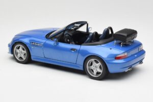 BMW Z3 M Roadster Com Porta-Bagagens Azul Metálico UT Models 1:18 20416 Metal - imagem 7 de 8