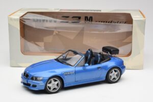 BMW Z3 M Roadster Com Porta-Bagagens Azul Metálico UT Models 1:18 20416 Metal - imagem 8 de 8