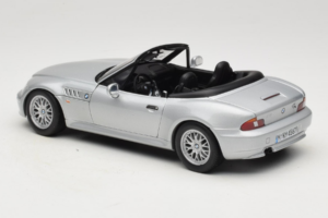 BMW Z3 Roadster 1.8 Prata Edição Concessionário UT Models 1:18 80439411712 Metal - imagem 7 de 8