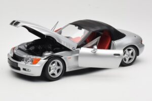 BMW Z3 Roadster 1.8 Prata UT Models 1:18 20404 Metal - imagem 2 de 8
