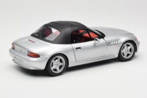 BMW Z3 Roadster 1.8 Prata UT Models 1:18 20404 Metal - imagem 3 de 8