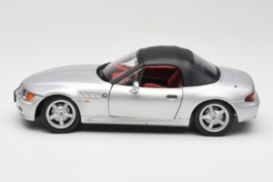 BMW Z3 Roadster 1.8 Prata UT Models 1:18 20404 Metal - imagem 4 de 8